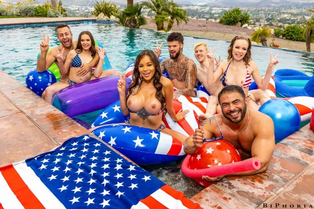 It's the 4th of July and Draven Navarro and his wife Rose Lynn are having a | Photo: 796097