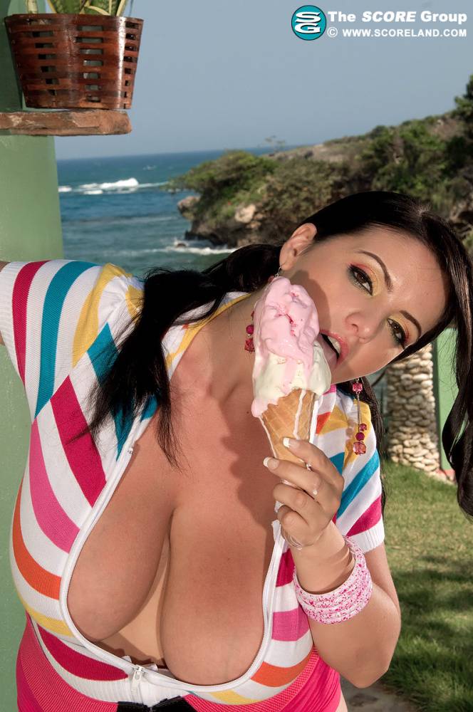 BBW Arianna Sinn licks an ice cream she wedged in between her huge breasts - #16