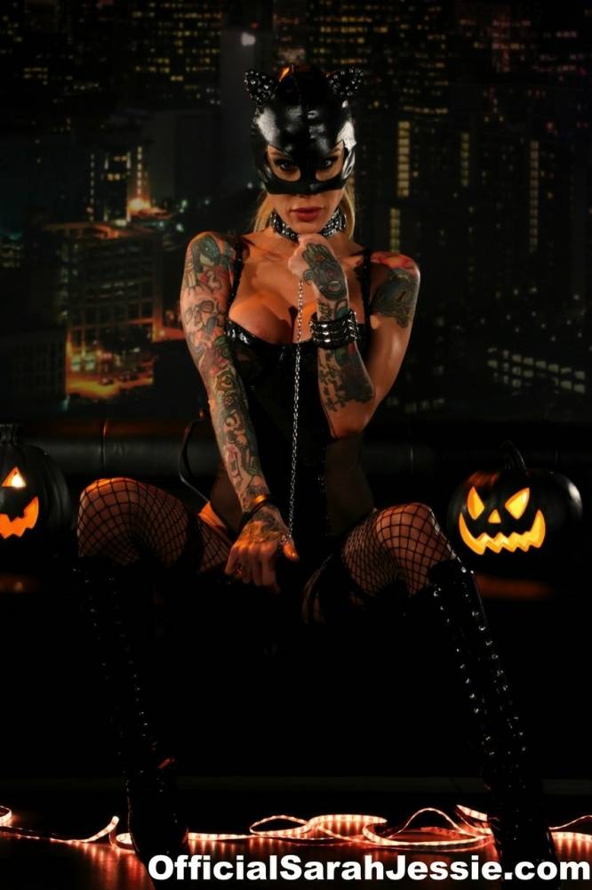 Tattooed chick Sarah Jessie exposes her tits and twat in a Catwoman mask - #12