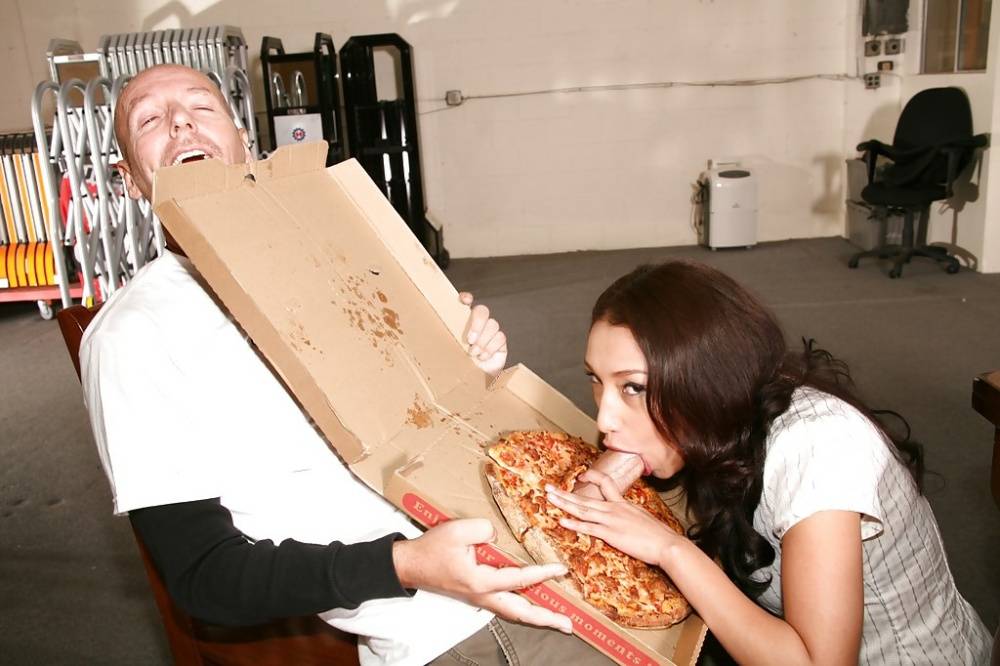 Naughty latina chick Vicki Chase sucks and fucks a pizza guy's hard prick - #16