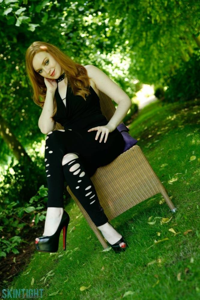 Gorgeous redhead Kloe Kane strips to her heels in an English garden - #4