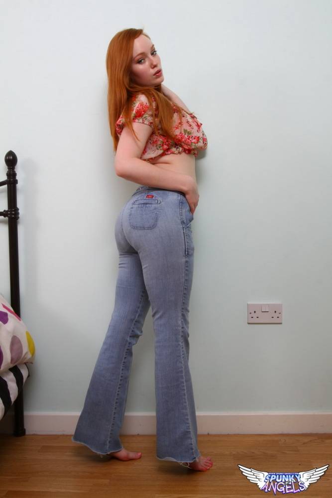 Pale redhead Kloe Kane sheds cropped top and faded jeans to model naked - #6