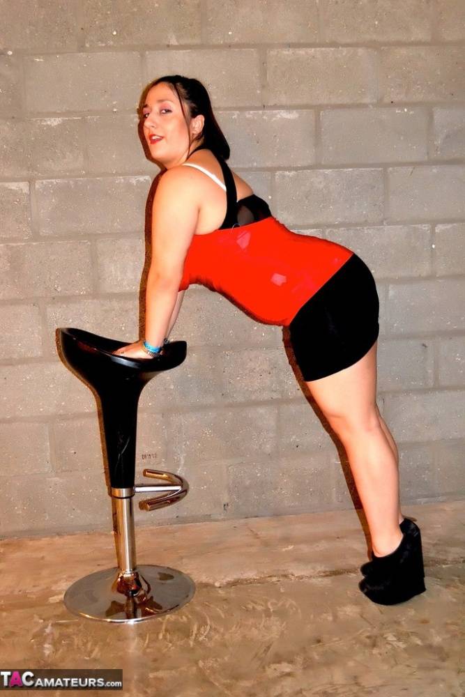 Brunette amateur Kimberly Scott twerks her big ass while removing hot lingerie - #2