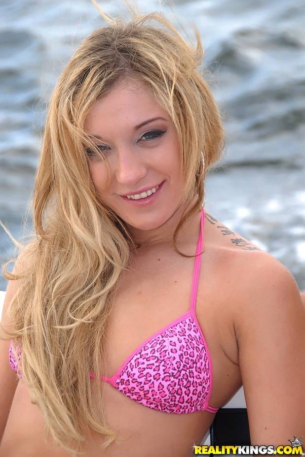 Lusty blonde Amy Brooke strips bikini and rubs pussy on the boat | Photo: 851114