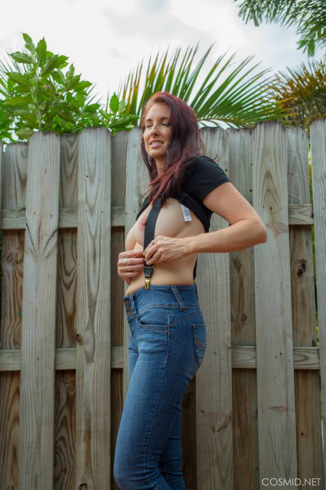 Hot redhead Andy Adams loses her t-shirt & jeans in the yard to pose naked - #10
