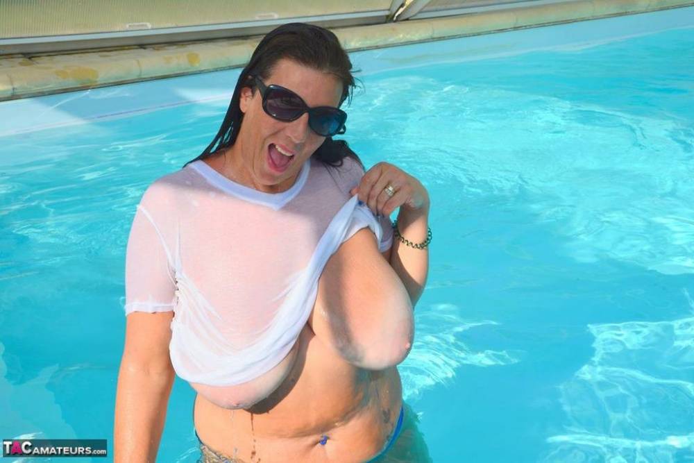 British amateur Lu Lu Lush releases her huge tits from a wet T-shirt in a pool - #2