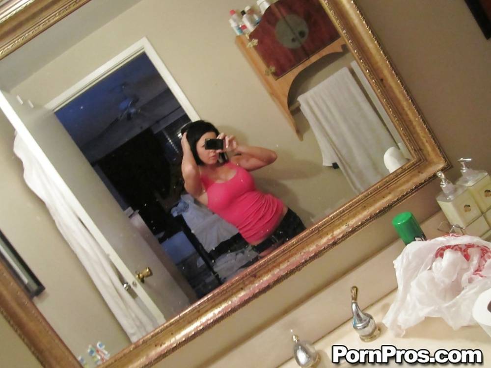 Hot ex-gf Loni Evans taking selfshots of her perfect tits in bathroom mirror | Photo: 864295