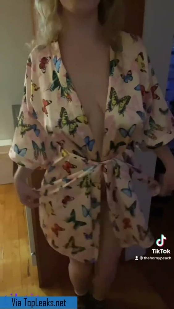 Busty chick does her TikTok nude - #1