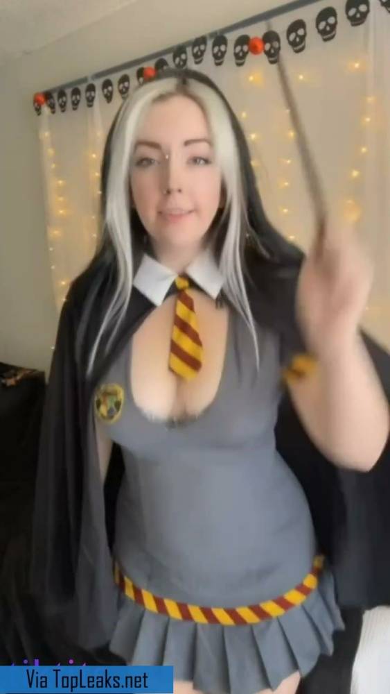 The beautiful sorceress apparently did not fully learn the spell, and nude tiktok magic made herself without clothes - #1