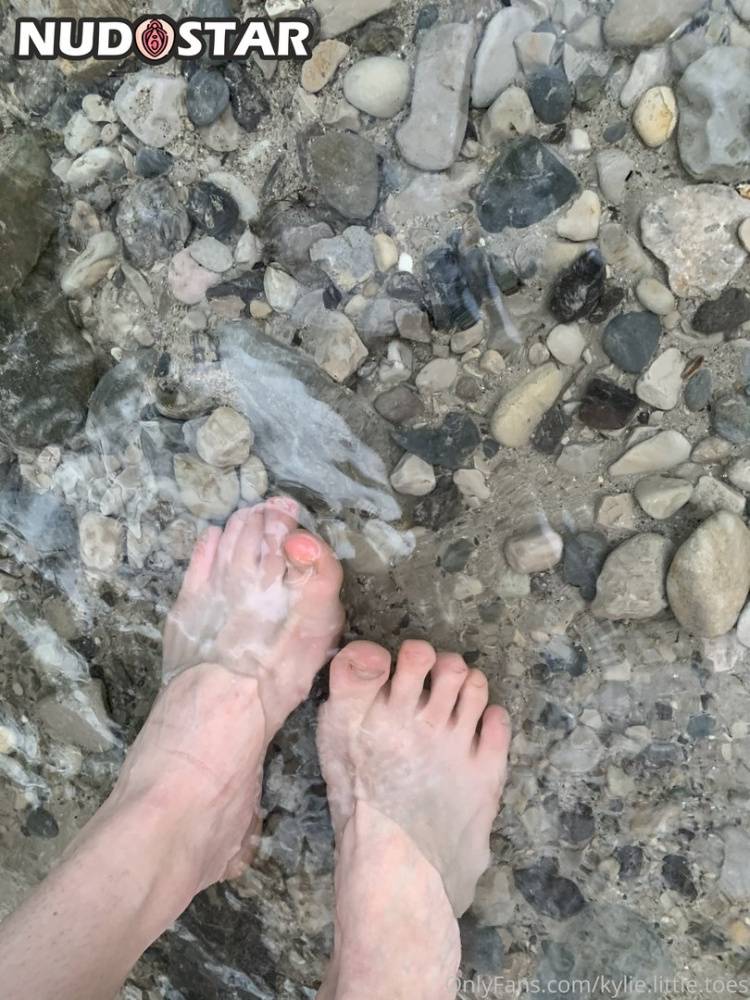 Kylie Little Toes Leaks | Photo: 1430708