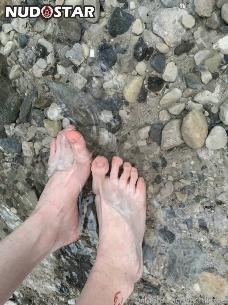 Kylie Little Toes Leaks | Photo: 1430740