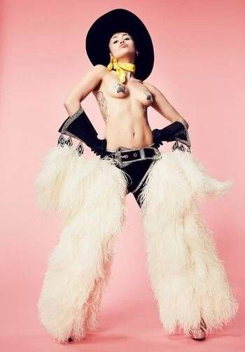 Miley Cyrus / MileyCyrus Nude - #21