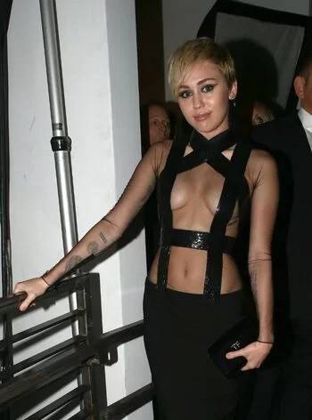 Miley Cyrus / MileyCyrus Nude - #9