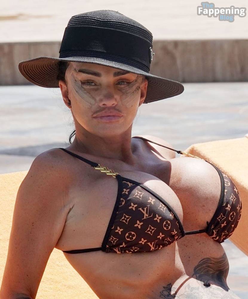 Katie Price Rocks in Her Skimpy Little Louis Vuitton Bikini Out in Turkey (63 Photos) - #6