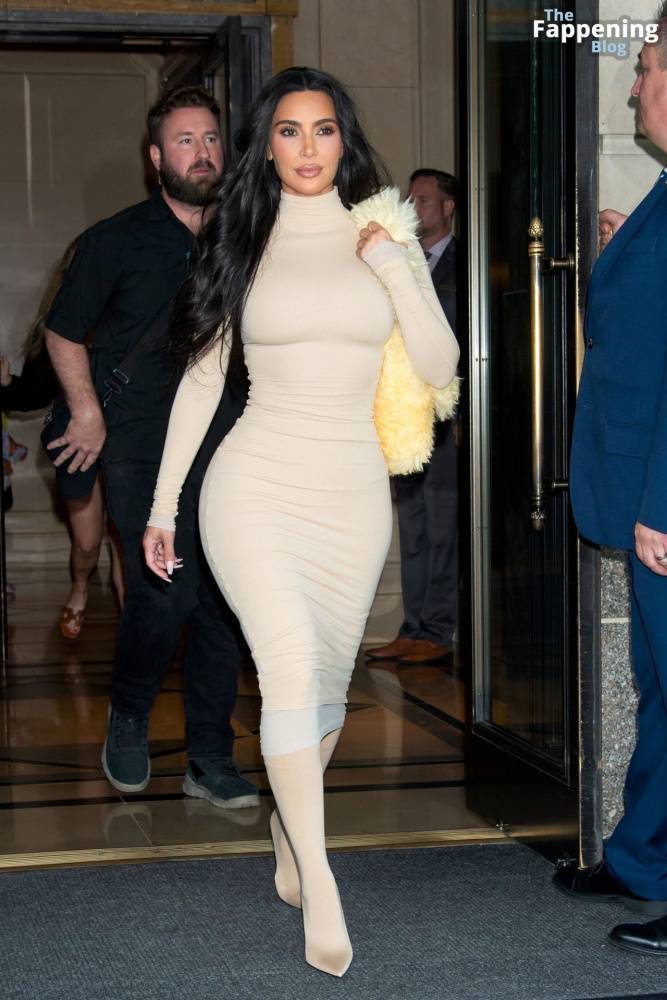 Kim Kardashian Displays Her Sexy Figure in New York City (14 Photos) - #12