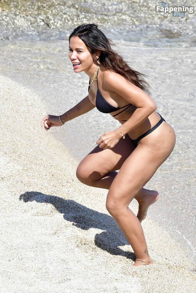 Anitta Enjoys the Hot Summer Sun as She Raised a Few Temperatures Out in Mykonos Island (69 Photos) - #28