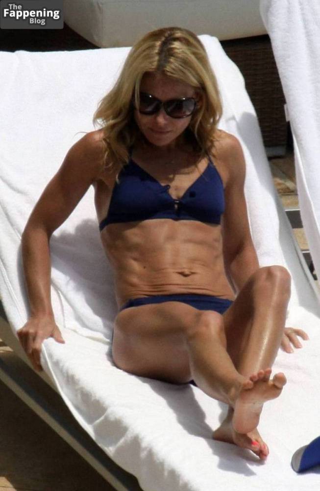 Kelly Ripa Sexy (49 Photos) - #24