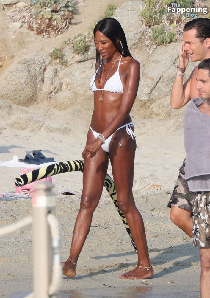 Naomi Campbell Shows Off Her Sexy Figure During Her Holiday with DJ Rampa on the Beaches of Mykonos (123 Photos) - #12