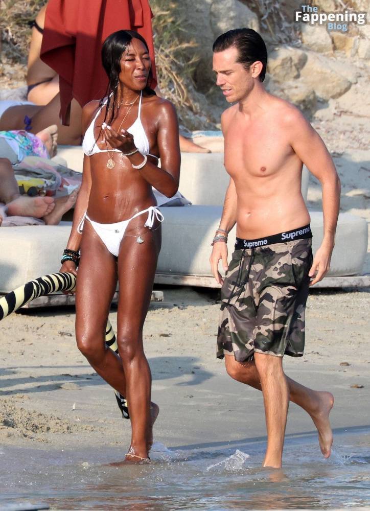 Naomi Campbell Shows Off Her Sexy Figure During Her Holiday with DJ Rampa on the Beaches of Mykonos (123 Photos) - #14