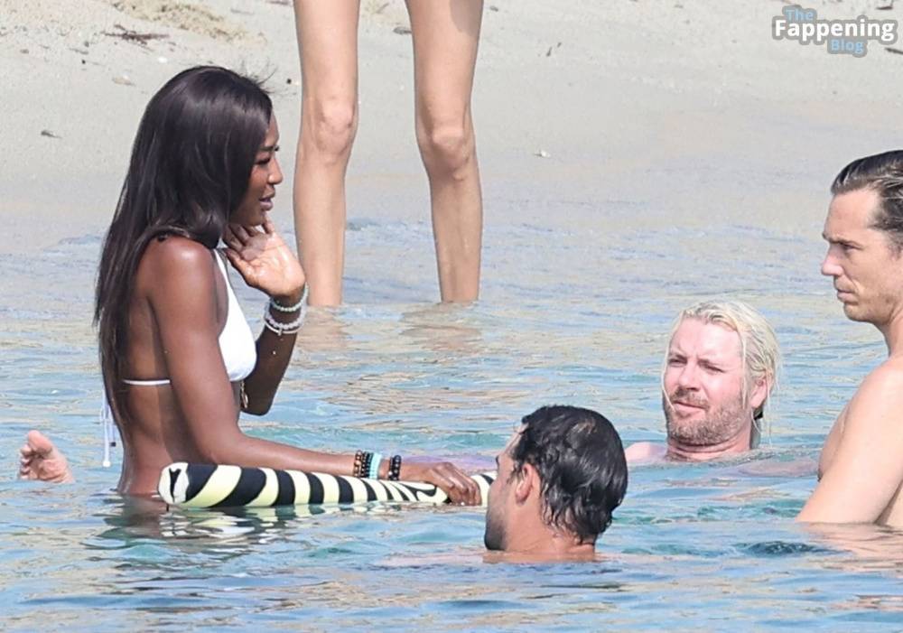 Naomi Campbell Shows Off Her Sexy Figure During Her Holiday with DJ Rampa on the Beaches of Mykonos (123 Photos) - #4