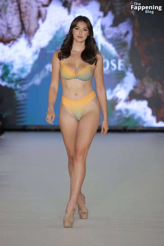 Rachel Pizzolato Displays Her Sexy Body at the ëa Lingerie Fashion Show (14 Photos) - #7