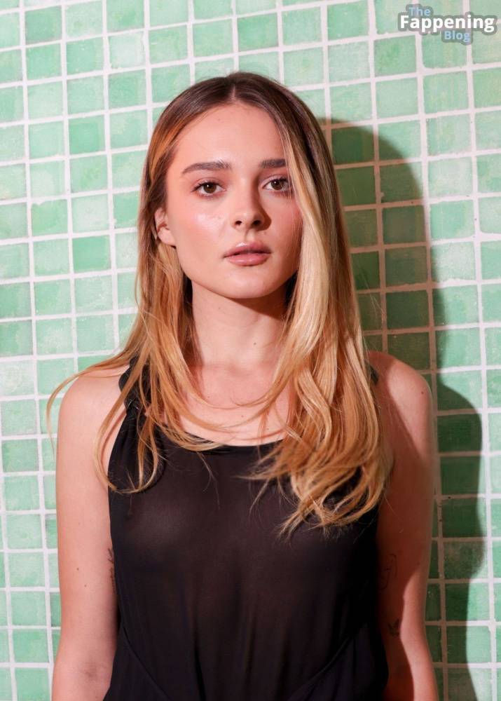 Charlotte Lawrence Flashes Her Nude Tits in a Sheer Dress at the Tory Burch Show in NY (24 Photos) - #10