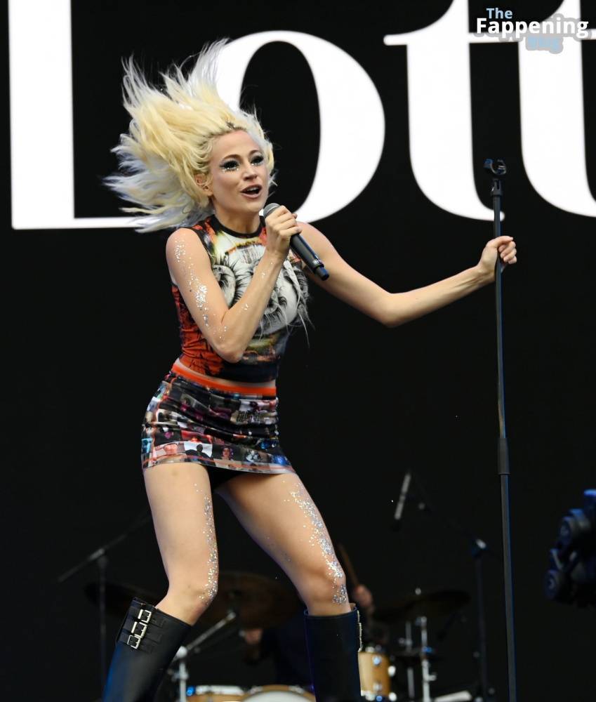 Pixie Lott Shines on Stage in Trendy Mini Skirt and Flirty Performance (70 Photos) - #4