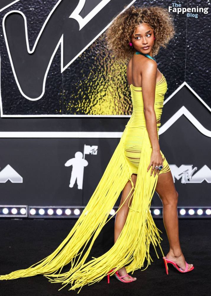 Tyla Flaunts Her Slender Figure in a Yellow Dress at the MTV VMAs (72 Photos) - #22