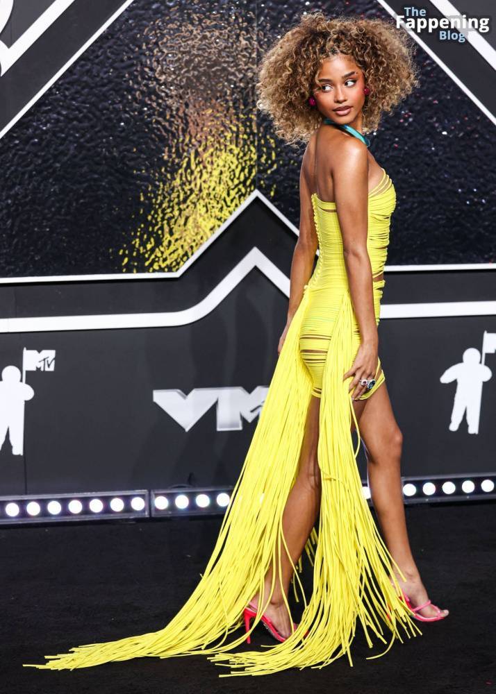 Tyla Flaunts Her Slender Figure in a Yellow Dress at the MTV VMAs (72 Photos) - #15