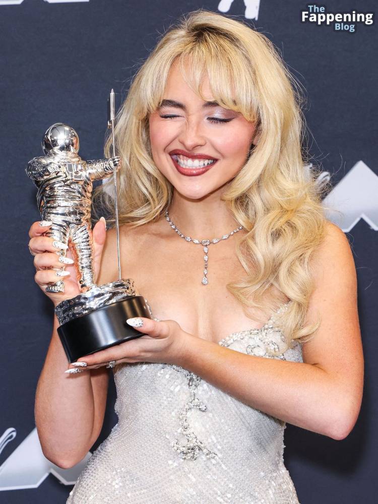 Sabrina Carpenter Displays Her Assets in a Beautiful Dress at the MTV VMAs (103 Photos) - #6