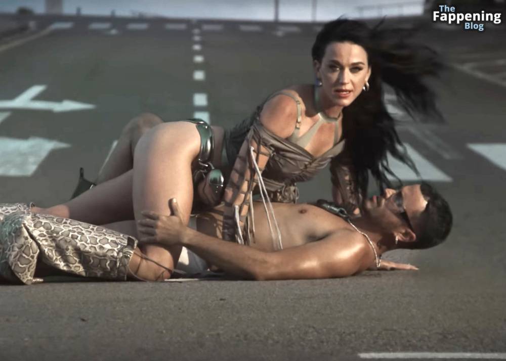 Katy Perry Steams Up the Screen in a New Sexy Video for Her Latest Single I’m His He’s Mine (35 Pics) - #9