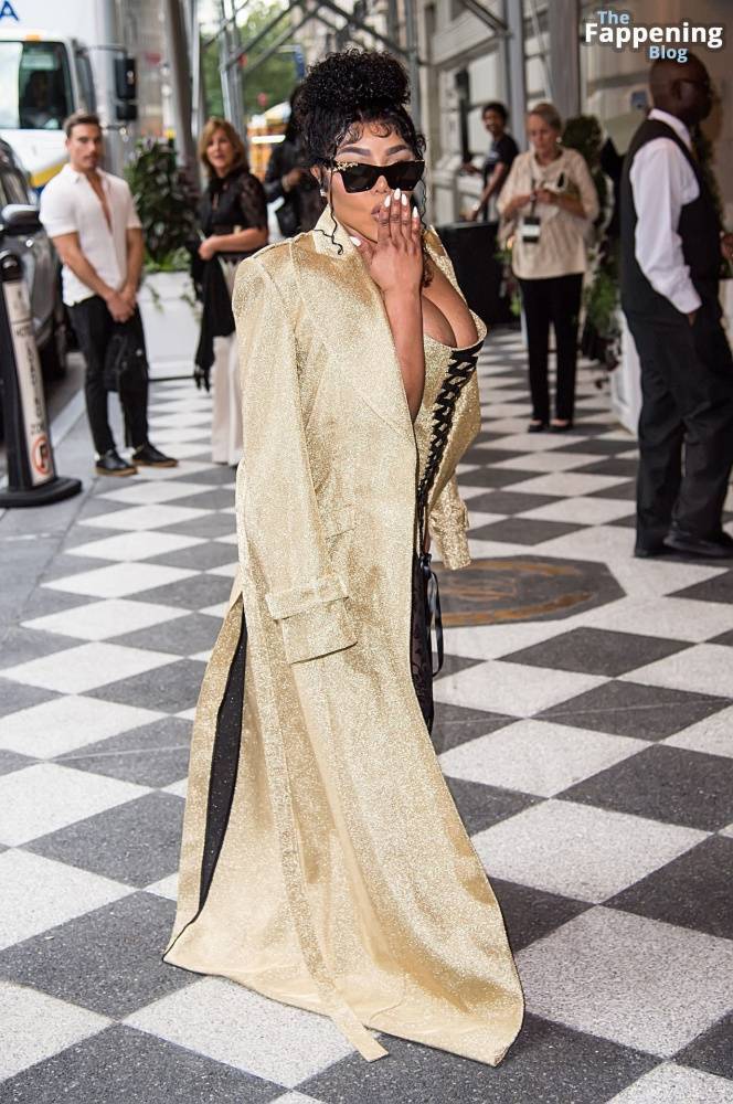 Lil’ Kim Flashes Her Areola as She Attends the Christian Siriano Fashion Show (32 Photos) - #8