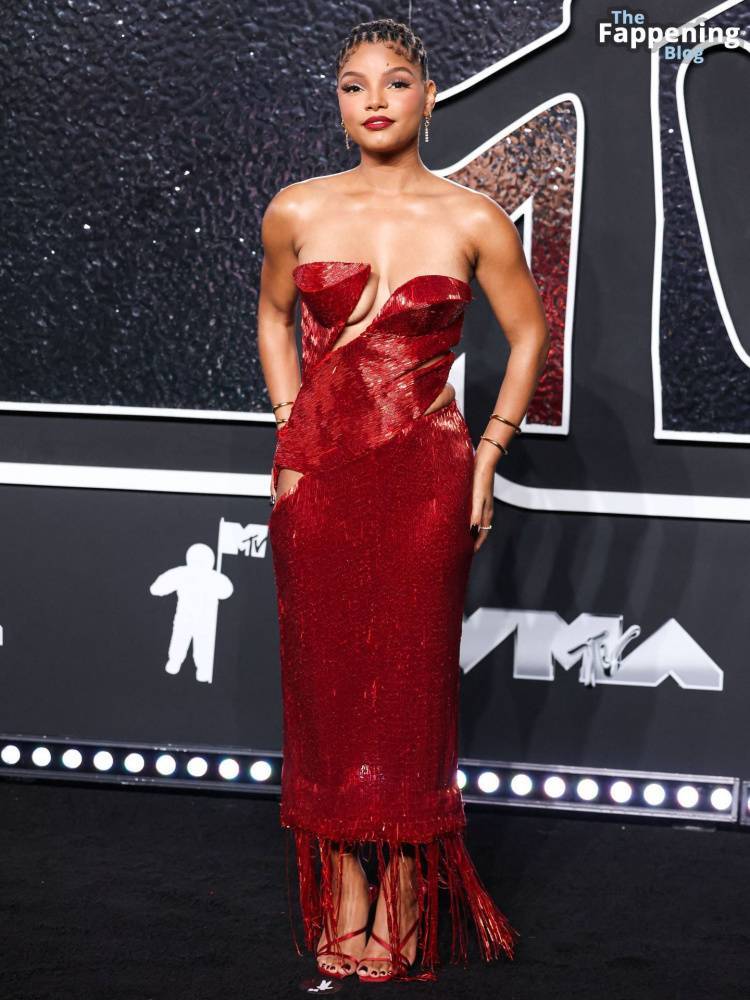 Halle Bailey Shows Off Her Assets at the VMAs (84 Photos) - #17