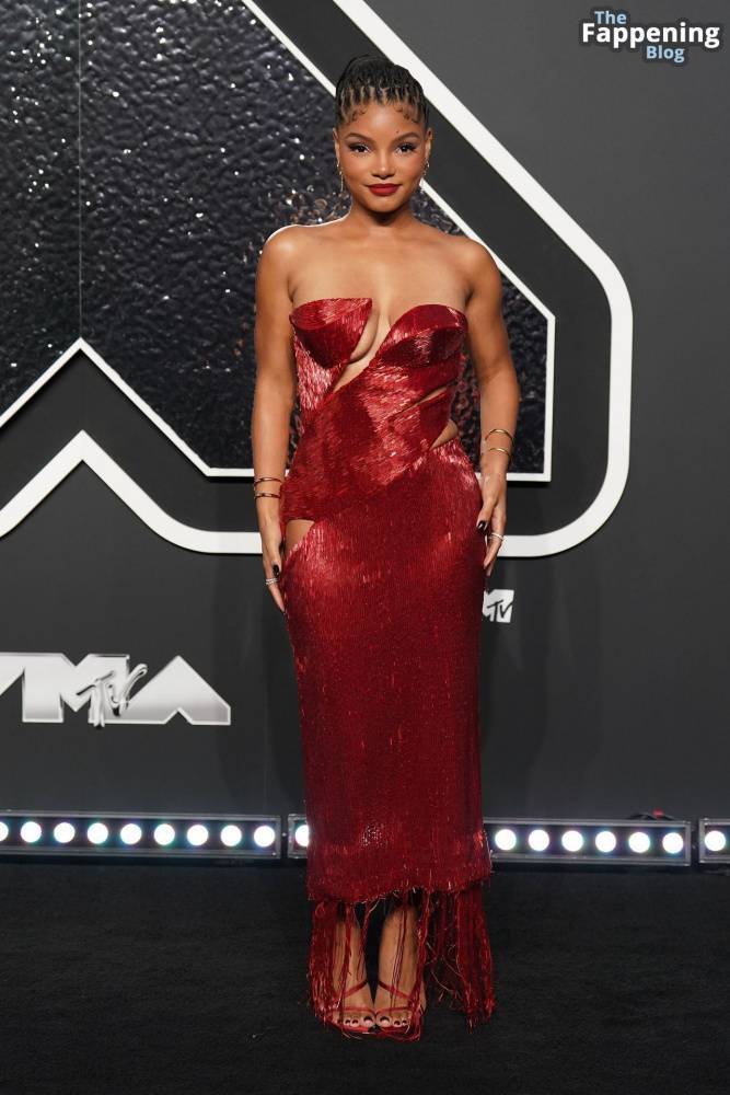 Halle Bailey Shows Off Her Assets at the VMAs (84 Photos) - #30