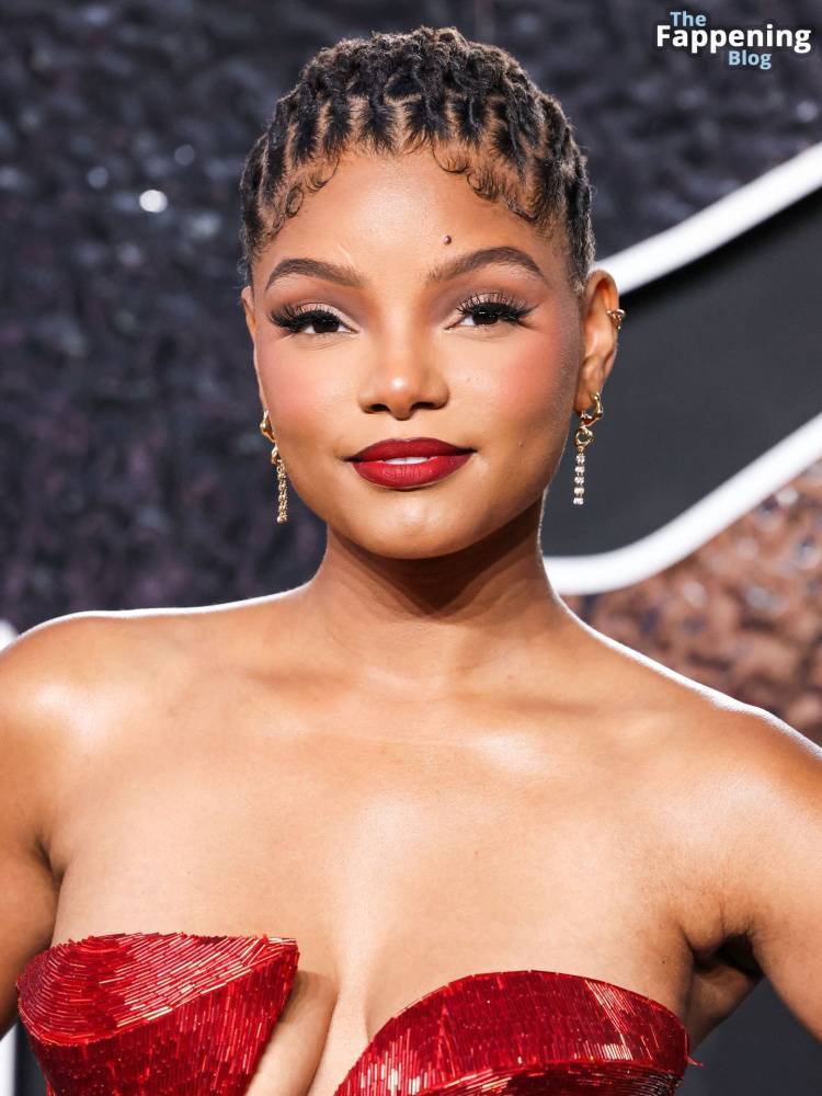 Halle Bailey Shows Off Her Assets at the VMAs (84 Photos) - #9