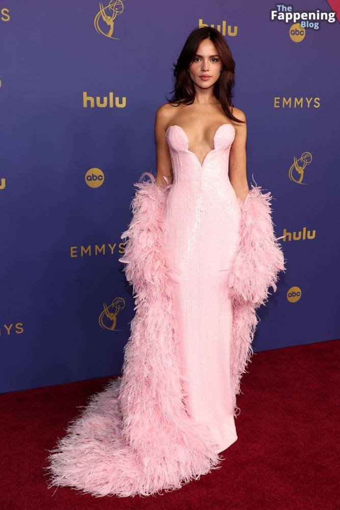 Eiza González Displays Her Sexy Tits at the 76th Primetime Emmy Awards (40 Photos) - #12