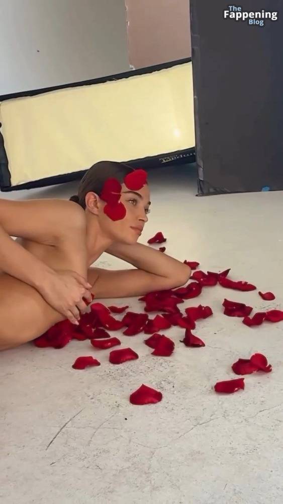 Daniela Lopez Osorio Topless (4 Pics + Video) - #2