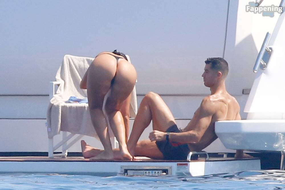 Georgina Rodriguez & Cristiano Ronaldo Enjoy Luxurious Yacht Day in the South of France (104 Photos) - #23