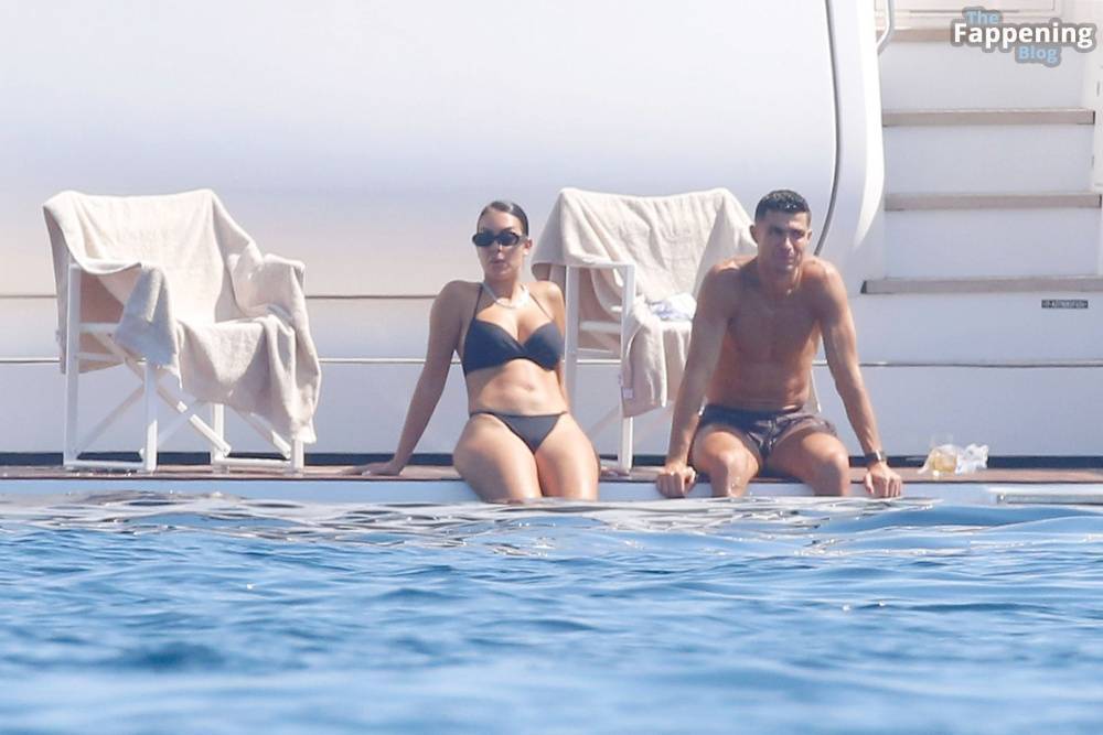 Georgina Rodriguez & Cristiano Ronaldo Enjoy Luxurious Yacht Day in the South of France (104 Photos) - #6