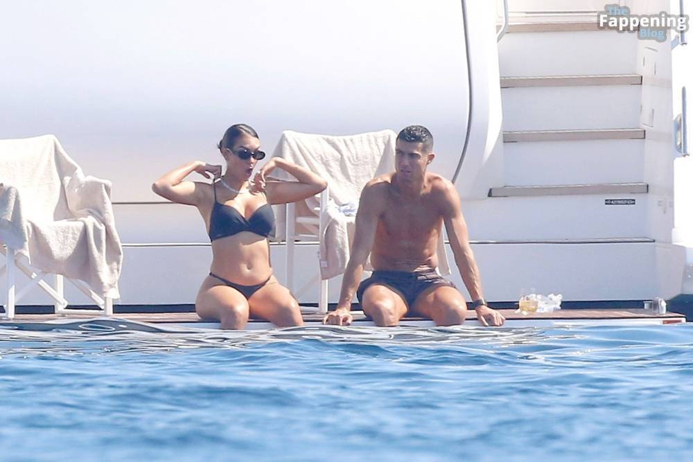 Georgina Rodriguez & Cristiano Ronaldo Enjoy Luxurious Yacht Day in the South of France (104 Photos) - #8