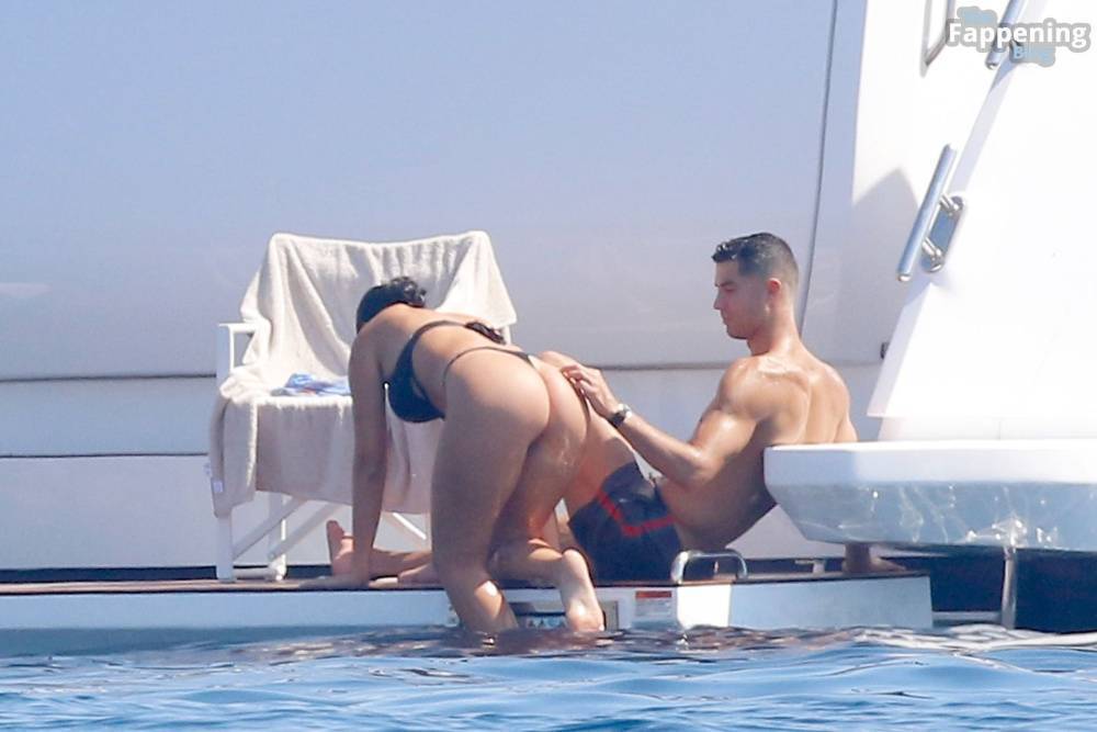 Georgina Rodriguez & Cristiano Ronaldo Enjoy Luxurious Yacht Day in the South of France (104 Photos) - #18