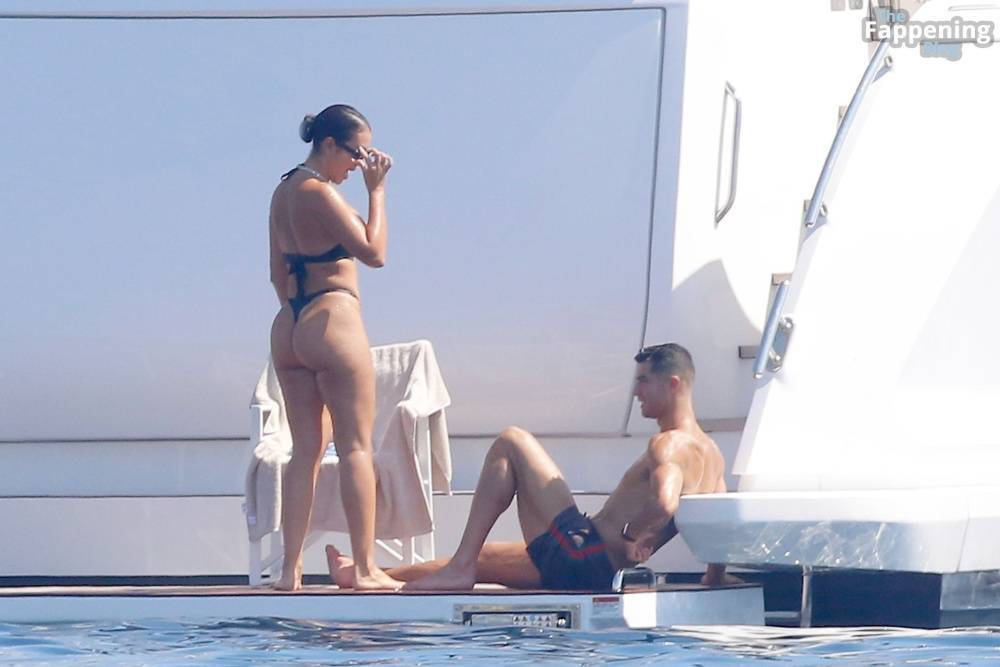 Georgina Rodriguez & Cristiano Ronaldo Enjoy Luxurious Yacht Day in the South of France (104 Photos) - #25