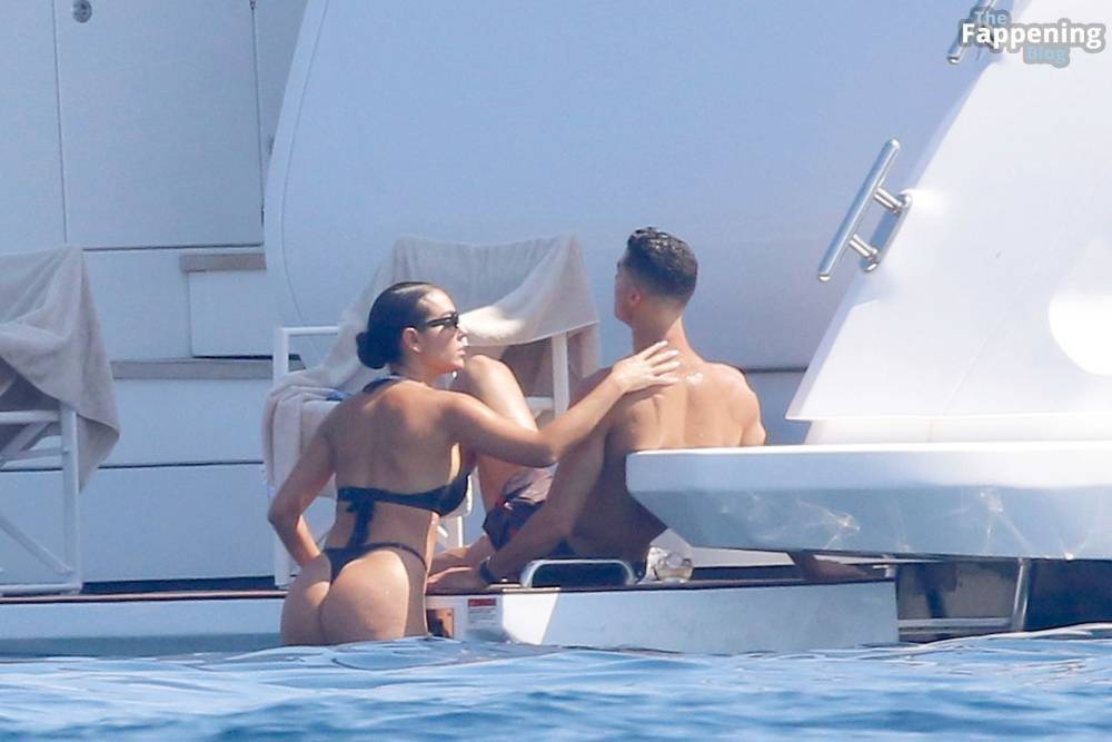 Georgina Rodriguez & Cristiano Ronaldo Enjoy Luxurious Yacht Day in the South of France (104 Photos) - #16