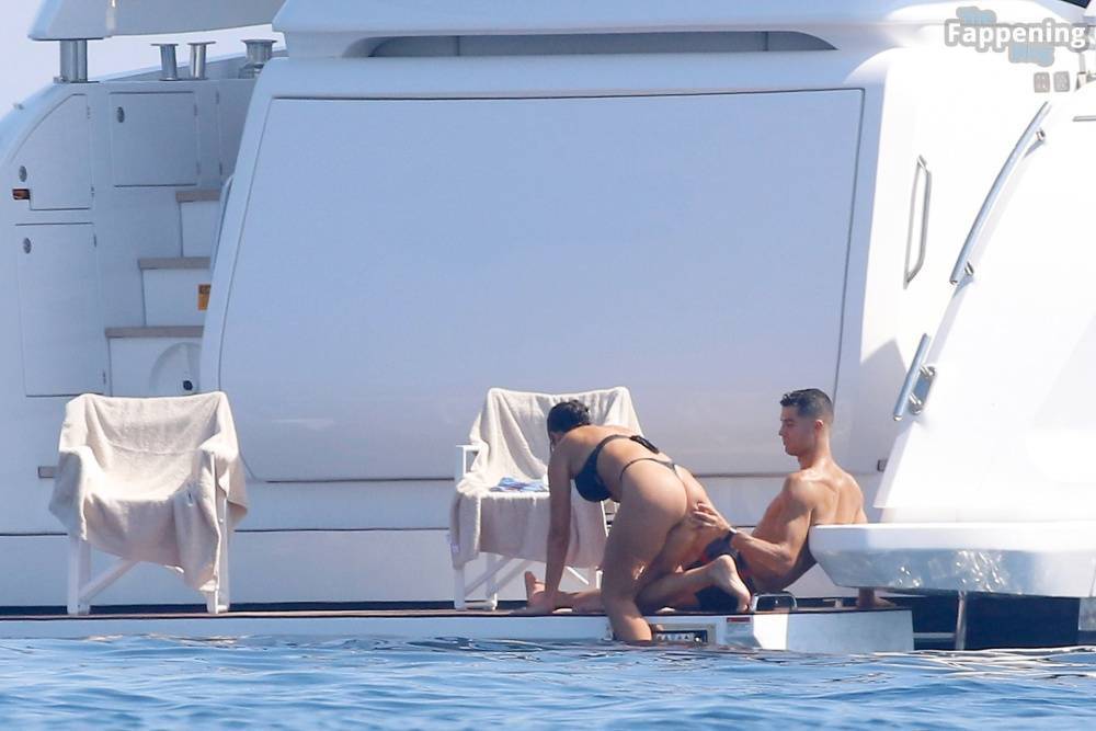 Georgina Rodriguez & Cristiano Ronaldo Enjoy Luxurious Yacht Day in the South of France (104 Photos) - #20