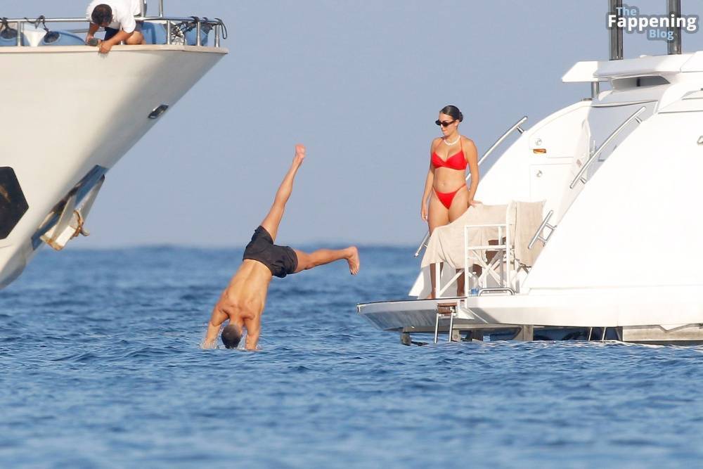 Georgina Rodriguez & Cristiano Ronaldo Enjoy Luxurious Yacht Day in the South of France (125 Photos) - #30