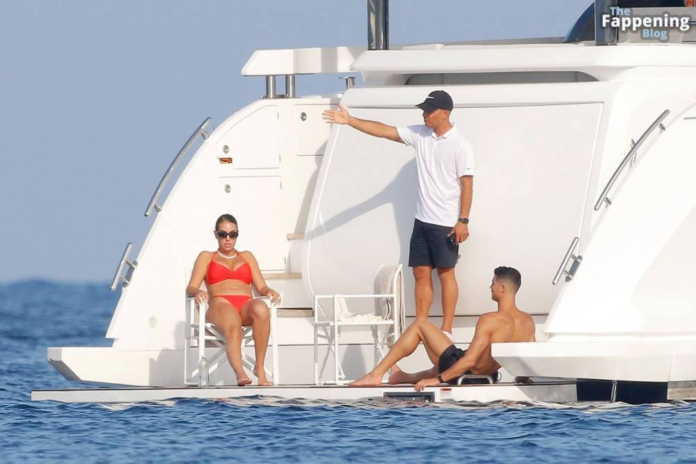 Georgina Rodriguez & Cristiano Ronaldo Enjoy Luxurious Yacht Day in the South of France (125 Photos) - #7