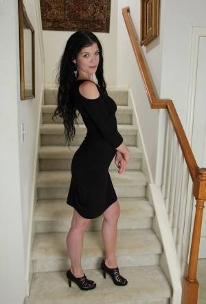 Clothed milf beauty Veronica Stewart is taking off her black dress - #main