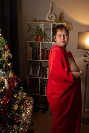 Mature BBW Posh Sophia hangs Christmas ornaments from her saggy tits - #main