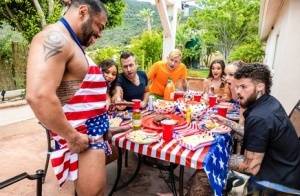 It's the 4th of July and Draven Navarro and his wife Rose Lynn are having a | Photo: 93474
