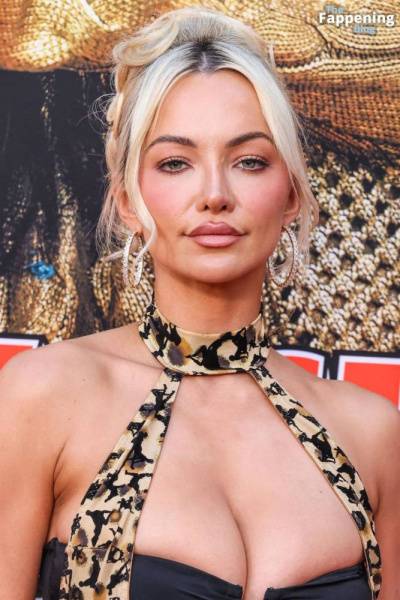 Lindsey Pelas Displays Her Sexy Boobs at the “Jackpot!” Premiere (11 Photos) on realgirlsweb.com